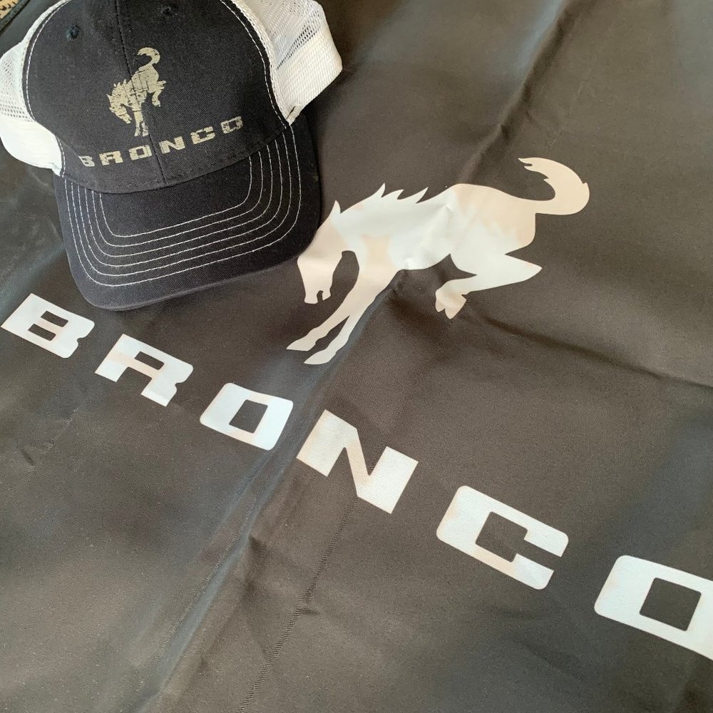2021 Ford Bronco hat and flag combo